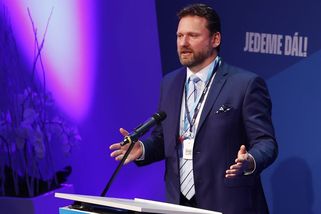 Vondráček: Vláda chce korespondenčními hlasy ovlivnit volbu na Hrad - Novinky
