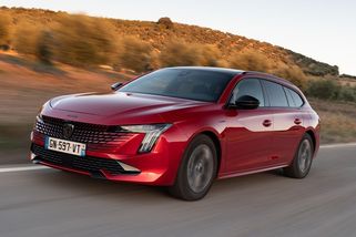 Řídili jsme horké novinky Peugeotu: Zakoukali jsme se do nové 2008 a zamilovali si modernizovanou 508 - Garáž.cz
