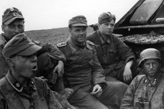 Divize SS-Totenkopf jde do války - Médium.cz