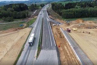 Obrazem: Stavbaři finišují na další části D3. Otevírat se bude v srpnu