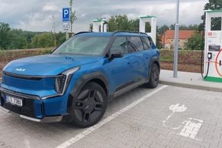 Má služební auto spalovací motor? Firma bude od 1. ledna platit pokutu od 8000 Kč měsíčně