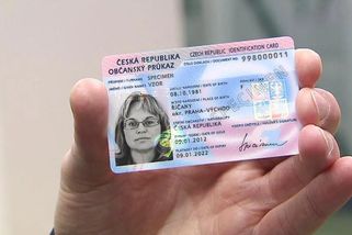 Chtějí po vás občanský průkaz? Kdy ho musíte ukázat a kdy už chtějí přespříliš?