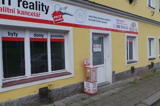 Majitel realitky v Plzni měl připravit klienty o miliony. Policie ho obvinila ze zpronevěry - Novinky
