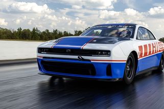 Nový Dodge Charger nakonec dostal osmiválec, který se prý neměl vejít - Novinky