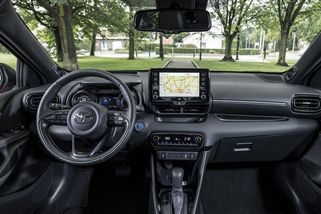 Splněný český sen? Japonci přichází s autem za 8 000 Kč měsíčně, spotřebou 3,8 l/100 km a nezničitelným motorem