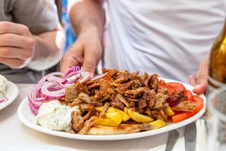 Nejen gyros. Co ochutnat na dovolené v Řecku? - Novinky