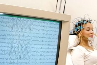 Vyšetření mozku pomocí EEG je často předepisováno zbytečně - Novinky