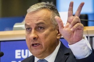 Sázka na Havla a střídání angličtiny a němčiny. Síkela přežil bruselský „gril“ - Seznam Zprávy