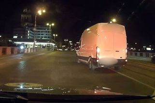 Utekli migranti, mám jednoho. Policie ukázala video z pronásledování - Novinky