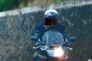 Motorkář uháněl obcí na Jablonecku rychlostí přes 100 km/h - Novinky