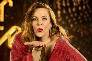 Do StarDance míří tahle charismatická herečka, která pro vtip nejde daleko. Baba jak víno, lidé ji milují a jsou nadšení - Super.cz
