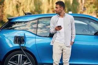 Bič na nepoctivé řidiče: Automobilky chtějí sledovat nabíjení plug-in hybridů a trestat lenost