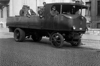 Škoda Sentinel: když pára bojovala s benzínem a naftou o budoucnost silnic - Médium.cz