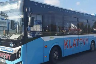 Šofér městského autobusu jezdil bez papírů. Upozornil na sebe hákovým křížem - Novinky