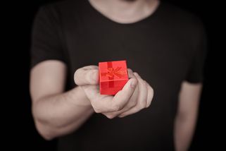 ŽENA-IN - Plánuji dát příteli na Vánoce dárek, který mu vyrazí dech. Jen doufám, že to nebude brát jako provokaci, říká Johana