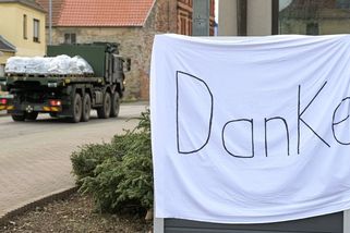Uprchlíci v Německu odmítli uklízet po povodních. Zkrátí jim dávky - Novinky