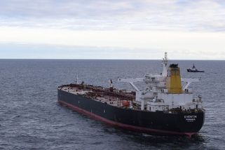 Německo zabavilo tanker z ruské stínové flotily. Veze ropu za miliardu - Novinky