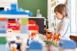 Asistent pedagoga bude téměř v každé první třídě, navrhují poslanci - Novinky