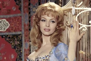 Očima padesátky: Angelika, Flashdance a Betty MacDonaldová - vzory mého mládí - Proženy.cz