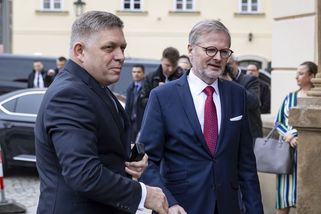 Fiala s Ficem se do sebe pustili. Nemohou se shodnout, zda vzájemný kontakt v Bruselu byl setkání - Novinky