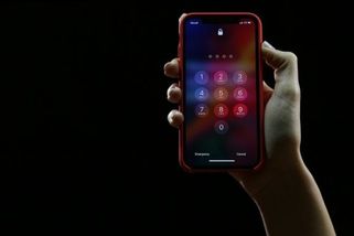 Apple z klávesnice odstranil český háček, uživatelé nemohou odemknout iPhone