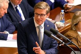 Babiš o střetu zájmů lže. Část firem do fondu neza...