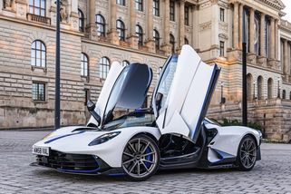 Aston Martin za třicet milionů? Češi jich kupují víc, než se čekalo