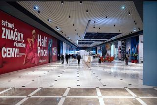 Třicet nových obchodů a multikino. Modernizace obchodního centra v Karlových Varech vyšla na miliardu - Novinky