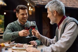 Na narozeniny přišla jako královna večírku. Jenže syn už nedovolil, aby matce patřil i otcův nový život