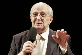 Jiřího Suchého odvezli z divadla do nemocnice - Novinky