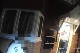 Spoutali umírajícího místo útočníka. Teď britská policie zveřejnila záběry - Seznam Zprávy