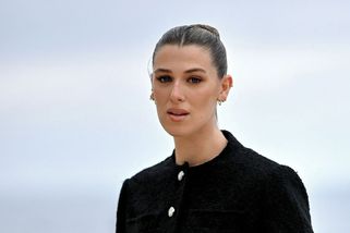 Tato kráska je dcerou 'nejzvláštnější' herečky Hollywoodu. Tipnete si, kdo to je?
