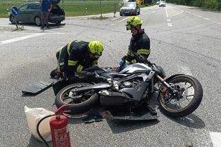 Na Táborsku se srazilo auto s motorkářem. Toho do nemocnice přepravil vrtulník - Novinky