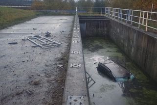 Nedával pozor a pak se chtěl vyhnout srážce. Mladý řidič na D5 utopil auto v nádrži - Novinky