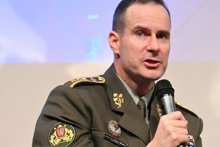 „Rozbiju ti držku a rozšlapu ksicht.“ Řehka údajně vyhrožoval poslanci. Generál označil nařčení za blábol - Echo24.cz