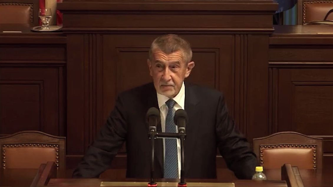 „Alenka mě pověřila obstruovat.“ Babiš si ve Sněmovně zabral řečnický pultík - Novinky
