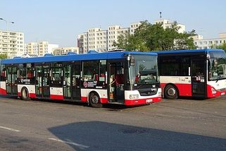 Veřejná doprava by měla být zdarma a její pravidelní cestující odměňováni - Médium.cz