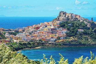 Vesnice na Sardinii chtějí nové obyvatele i turisty