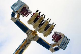 Atrakce v zábavním parku v Saúdské Arábii se ve vzduchu rozlomila - Novinky