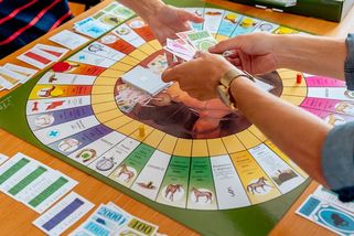 Dostihy a mládež za socialismu kazily morálku dětí. Dnes se retro hra draží za tisíce - Médium.cz
