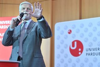 Do Petra Pavla se pustil student během debaty: Vytáhl údajnou spolupráci s StB