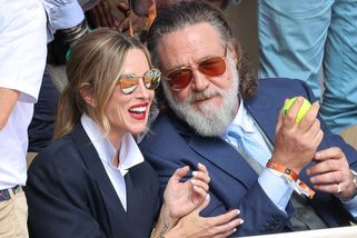 Russell Crowe na French Open chytil míč omylem odpálený do hlediště!