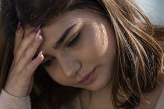 Petra (33): Otčíma jsem vždy brala jako vlastního tátu. Až později jsem si všimla, jaké křivdy se na mě dopouští – Lifee.cz