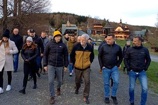 Prezident si dal podvečerní výšlap k soše pohanského boha hojnosti Radegasta - Novinky