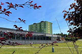 Komunistický experiment, který nevyšel: Betonová vesnice Rovná, vzor socialistické budoucnosti - Médium.cz