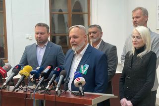 Jurečka přivedl Romy, kteří chválili jeho "superdávku". Další Romové ostře protestují