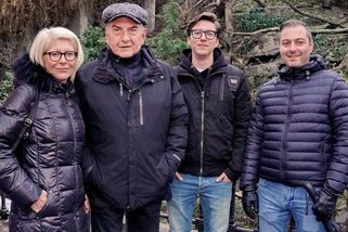 Donutil je s manželkou 48 let. Starší syn mu dělal manažera a je jeho kopií. Díky mladšímu je dědou