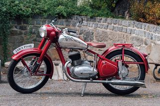 Jawa 250 Pérák: československý motocykl, který změnil jízdu a dobyl svět - Médium.cz