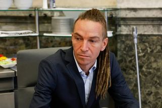 Exkluzivně: Ivan Bartoš se ukázal bez dredů. Posuďte sami, jak se vám líbí - Techsvět