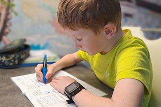 Demotivující a neprofesionální. Čtyřka z písanky u prvňáčka lidi rozčílila